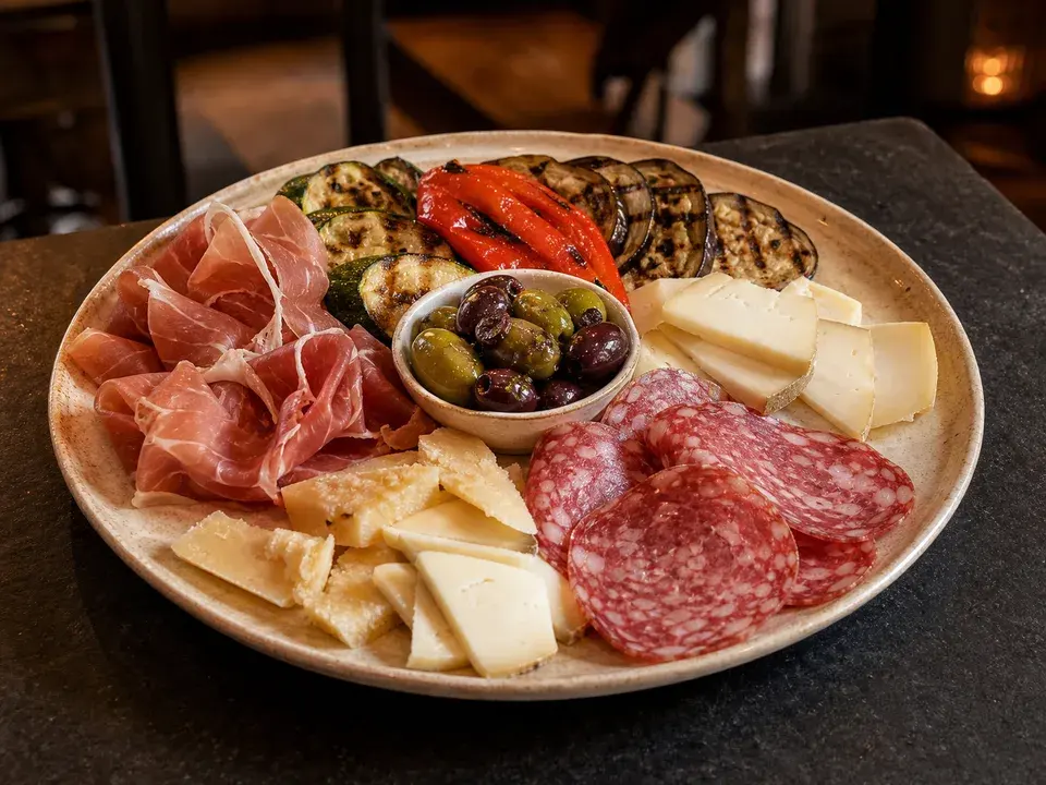 Antipasti servi chez VIA NAPOLI 19