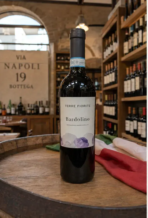 Terre Fiorite Bardolino DOC 2023, plan large de face