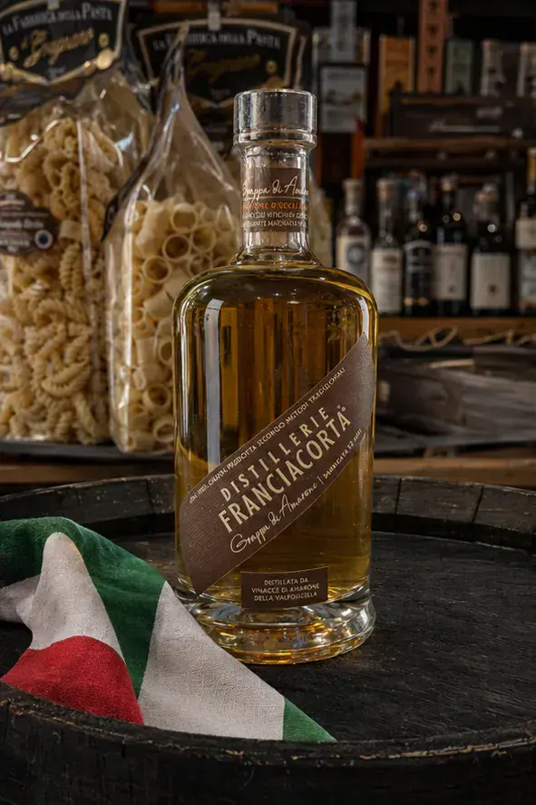 Distilleria Franciacorta Grappa, plan large de face
