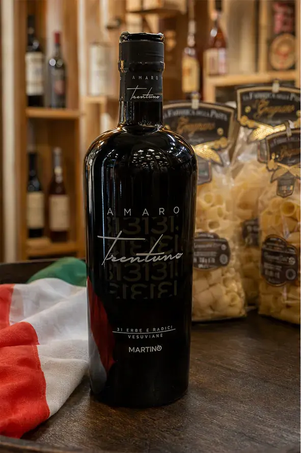 Amaro Riserva 1315, plan large de face