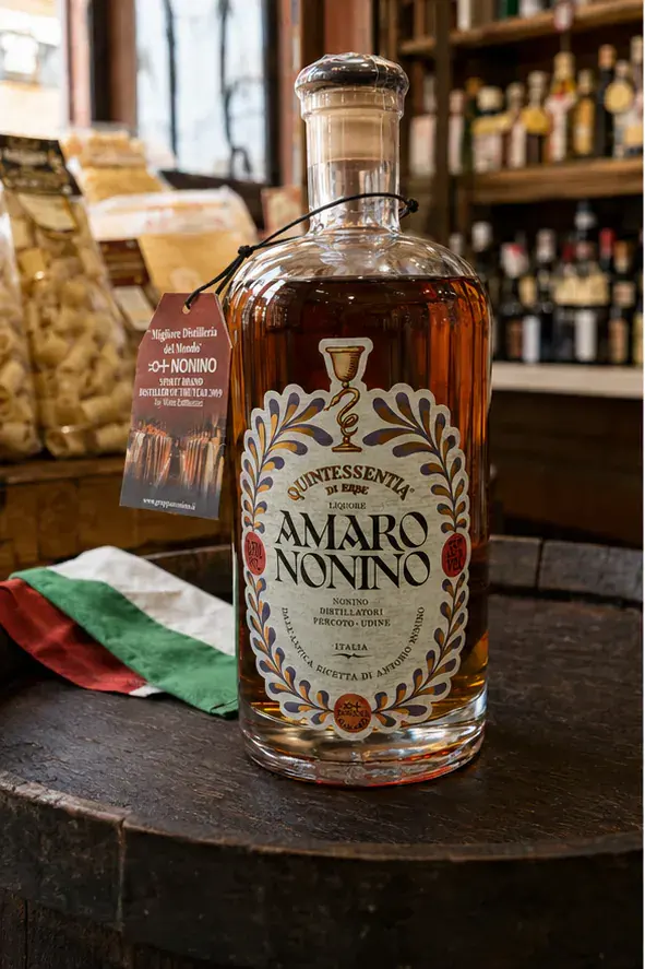 Amaro Nonino Quintessentia, plan large de face