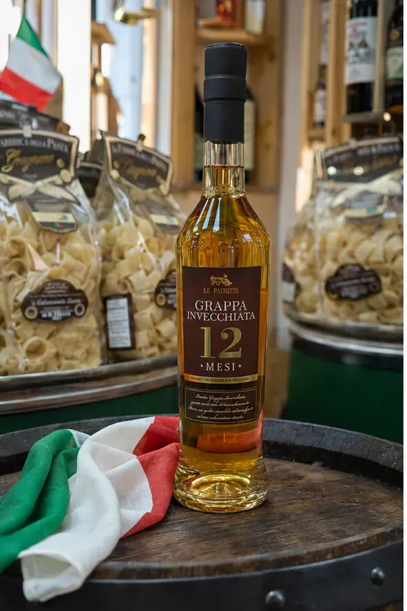 Le Patrizie Grappa Invecchiata 12 Mesi, plan large de face