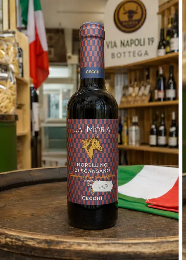 Cecchi La Mora Morellino di Scansano, plan large de face
