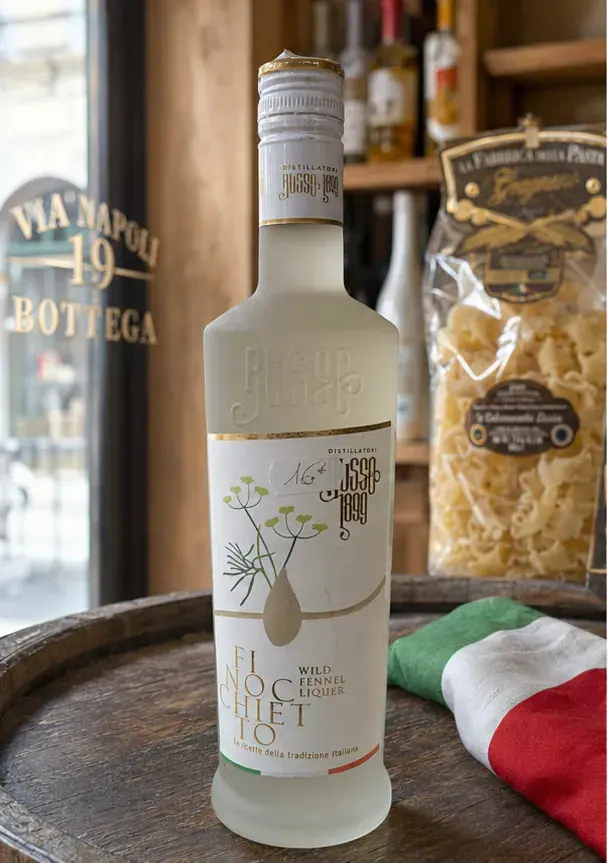 Liquore al Finocchietto, plan large de face