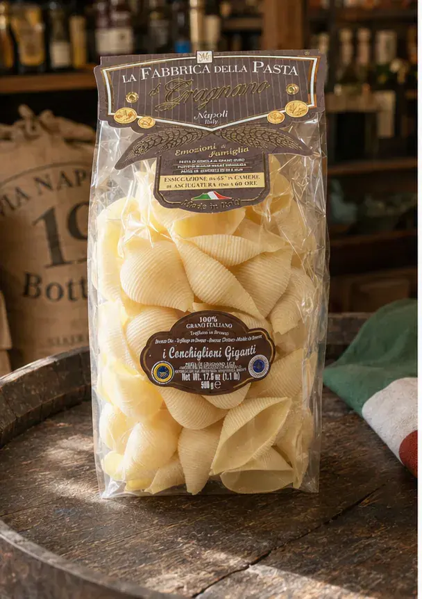 La Fabbrica Conchiglioni Rigati, plan large de face