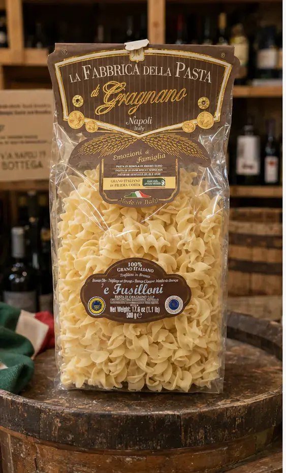 La Fabbrica Fusilloni, plan large de face