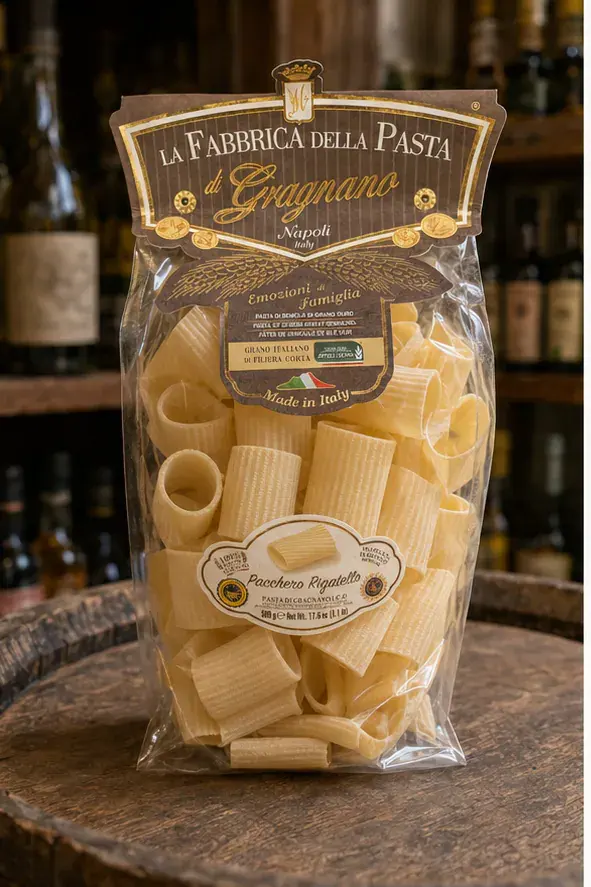La Fabbrica Pacchero Rigatello, plan large de face