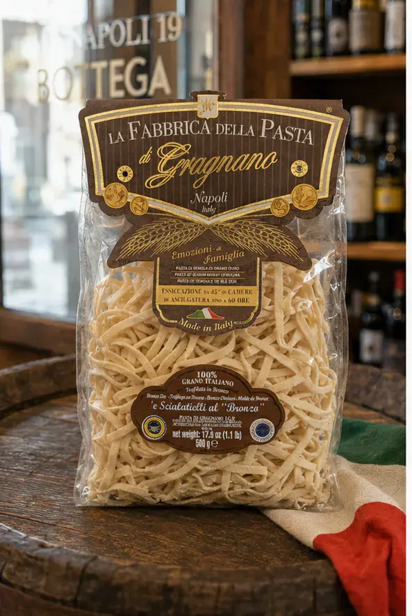 La Fabbrica e Scialatielli al Bronzo, plan large de face
