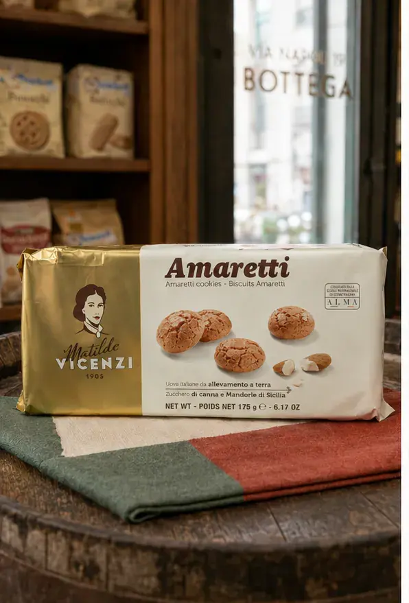 Vicenzi Amaretti, plan large de face