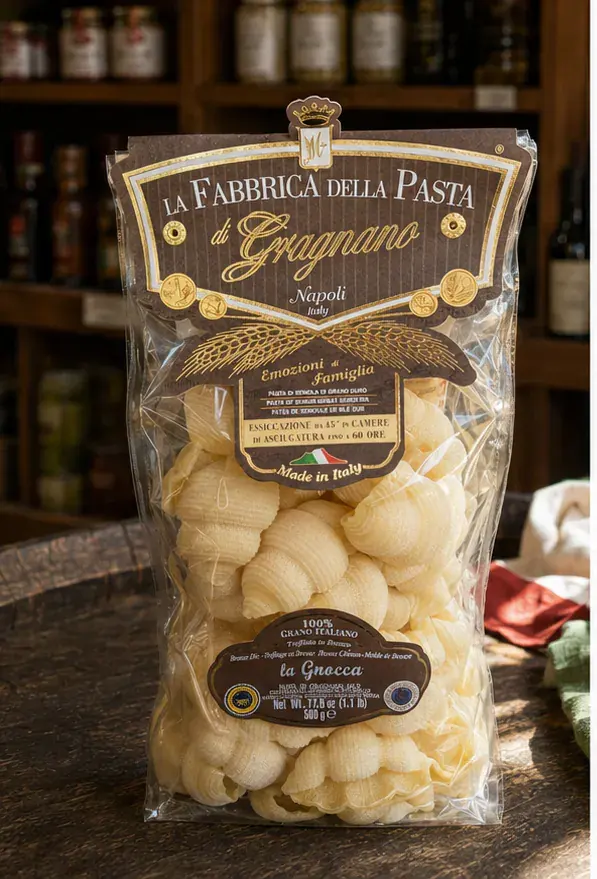 La Fabbrica ’a Gnocca, plan large de face