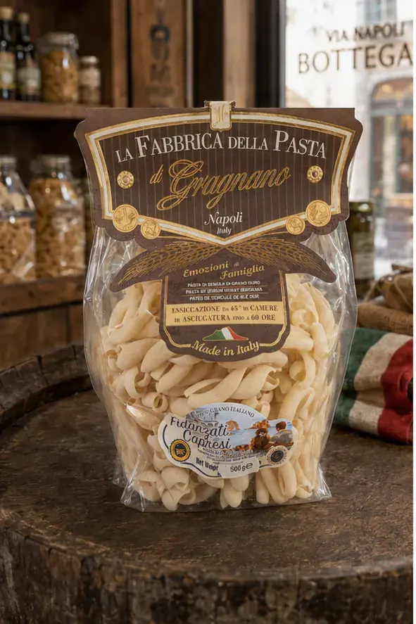 La Fabbrica Fidanzati Capresi, plan large de face