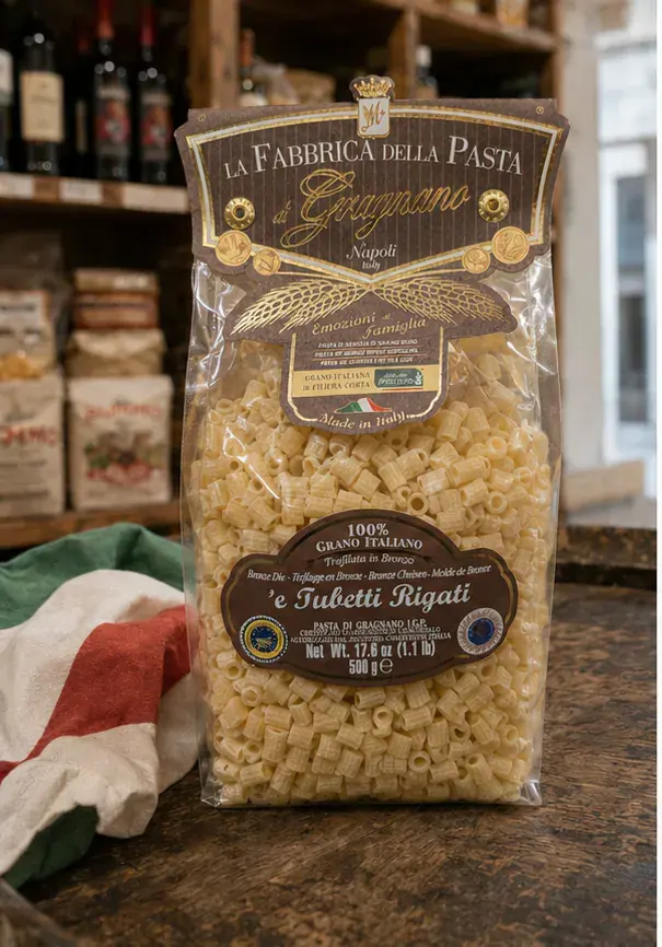 La Fabbrica Tubetti Rigati, plan large de face