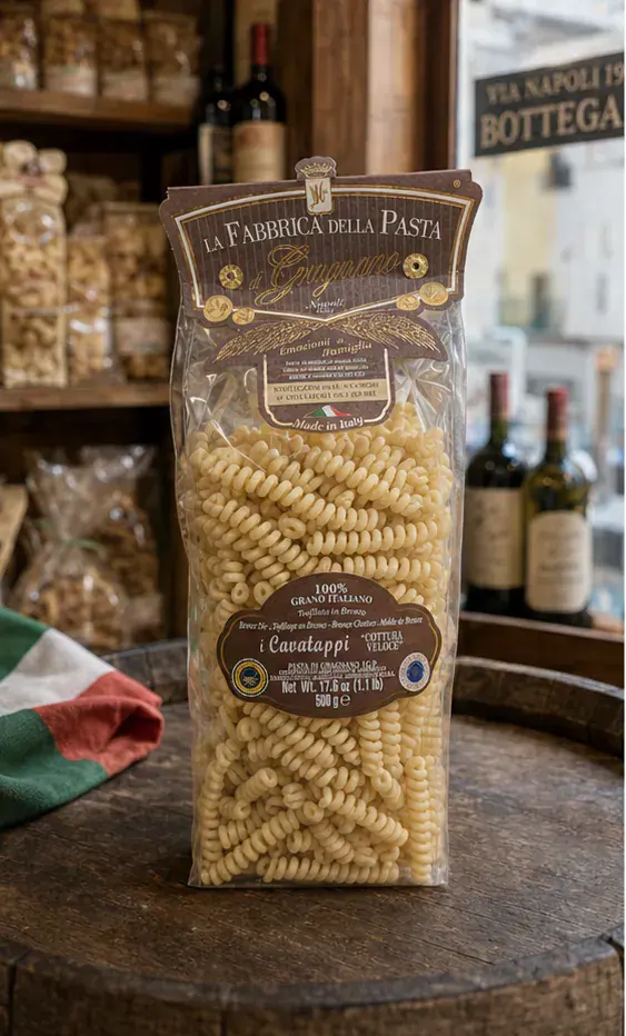 La Fabbrica Cavatappi del Vesuvio, plan large de face